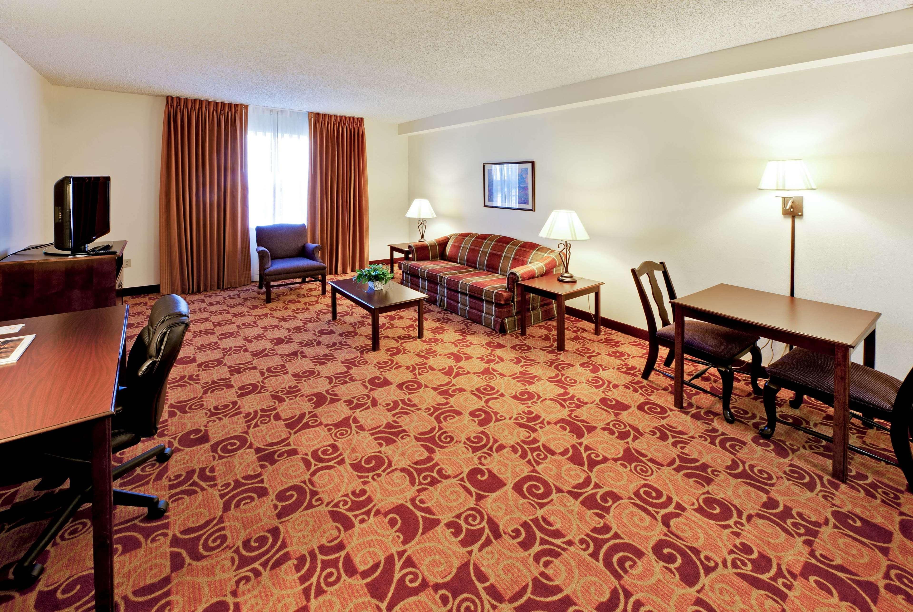 Hawthorn Suites By Wyndham Louisville East Eksteriør billede